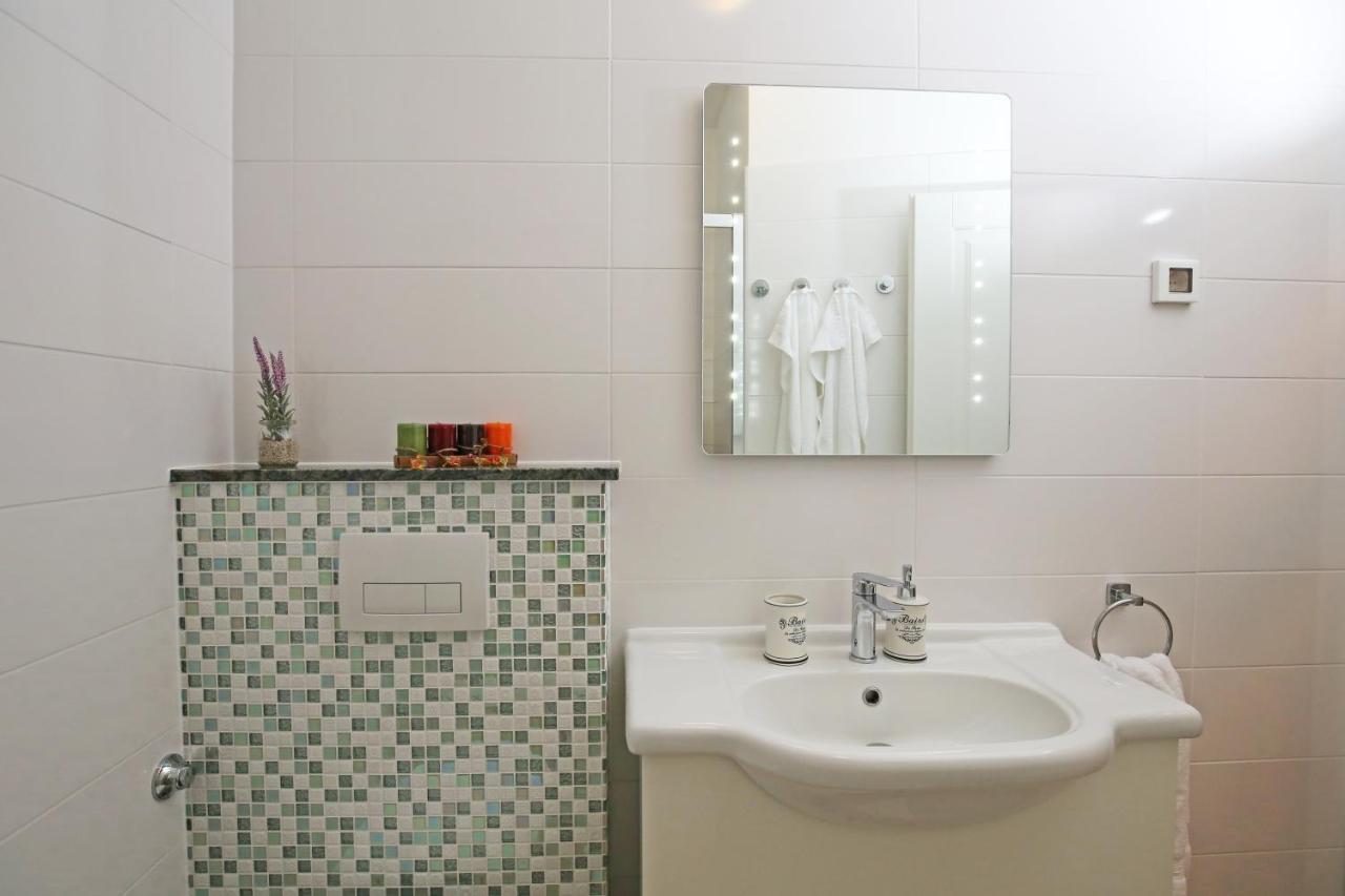 Apartments Paola Ровин Екстериор снимка