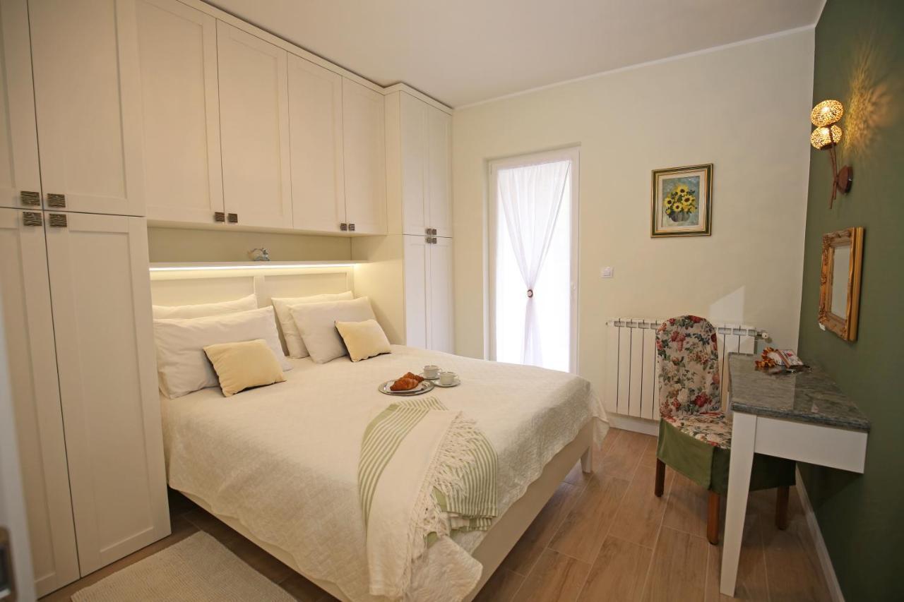 Apartments Paola Ровин Екстериор снимка