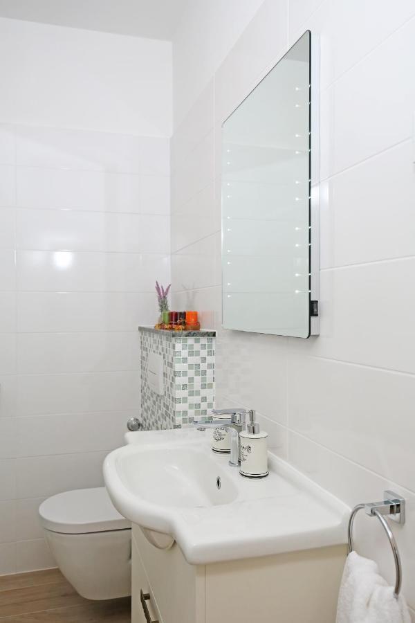 Apartments Paola Ровин Екстериор снимка